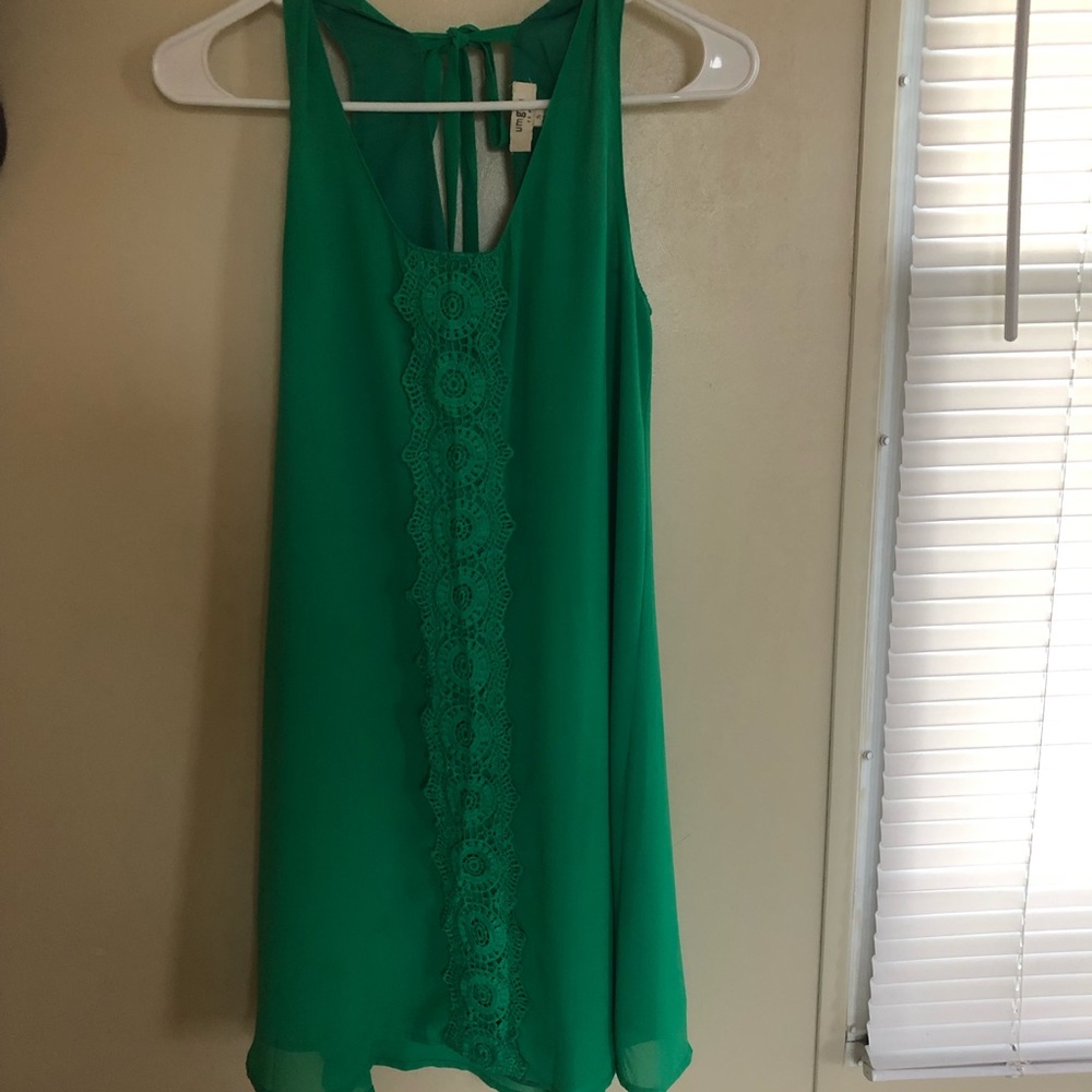 Vibrant green desss